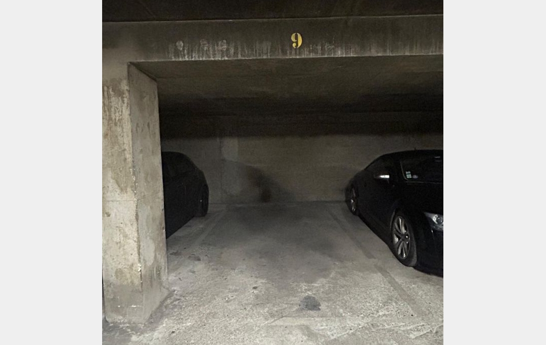 Annonces SARTROUVILLE : Garage / Parking | PARIS (75015) | 12 m2 | 120 &euro; 
