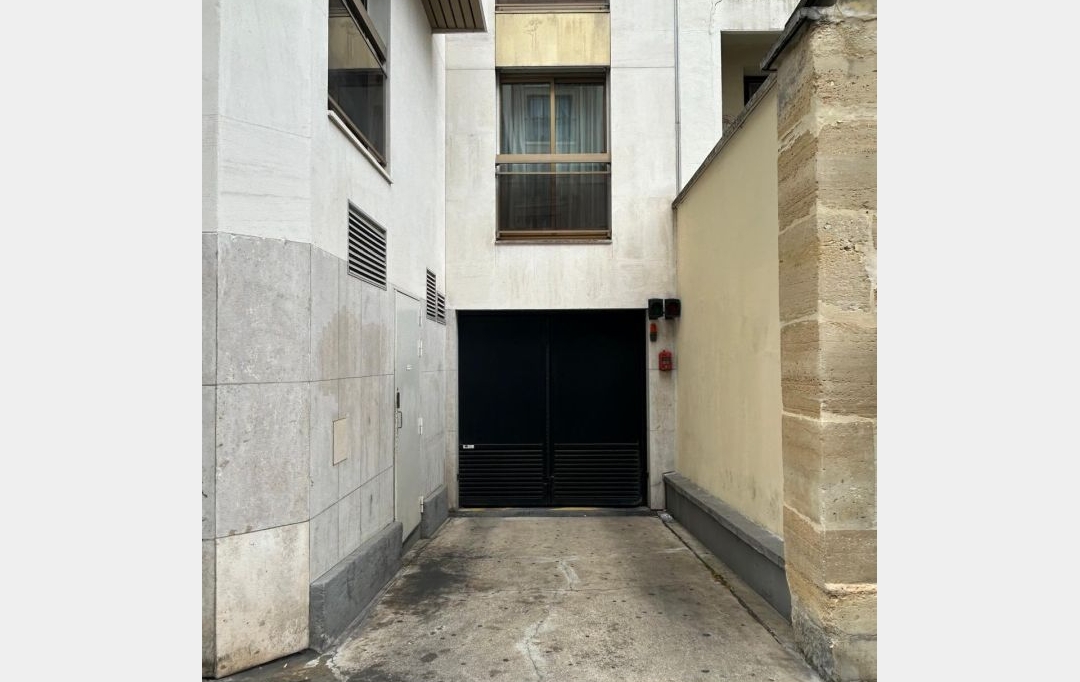 Annonces SARTROUVILLE : Garage / Parking | PARIS (75015) | 12 m2 | 120 &euro; 
