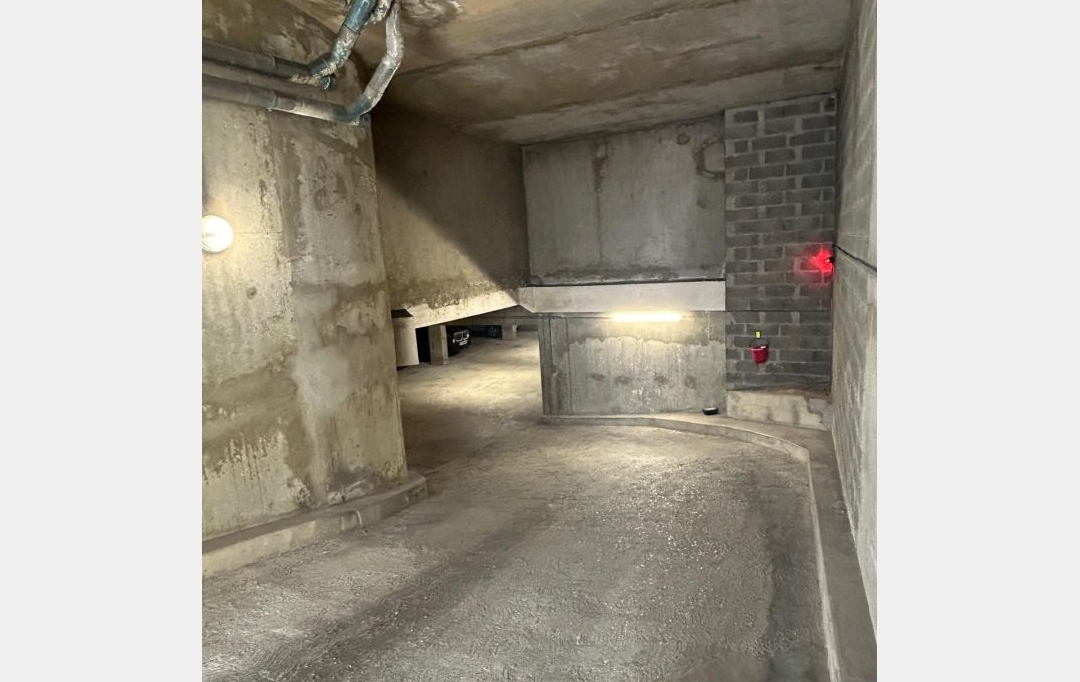 Annonces SARTROUVILLE : Garage / Parking | PARIS (75015) | 12 m2 | 120 &euro; 