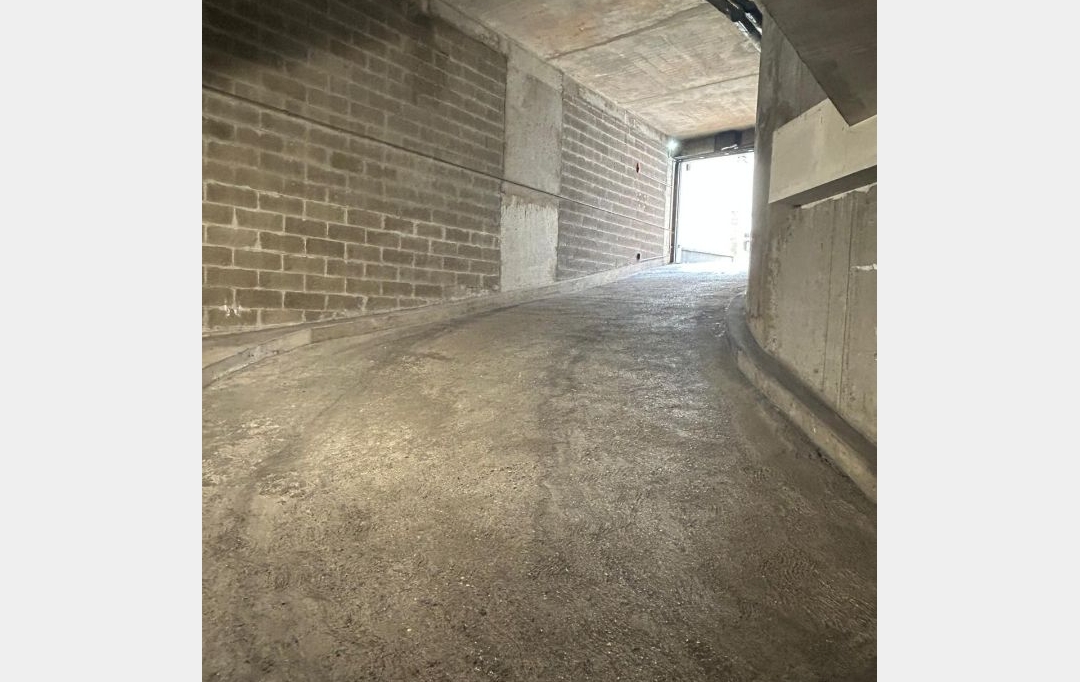 Annonces SARTROUVILLE : Garage / Parking | PARIS (75015) | 12 m2 | 120 &euro; 